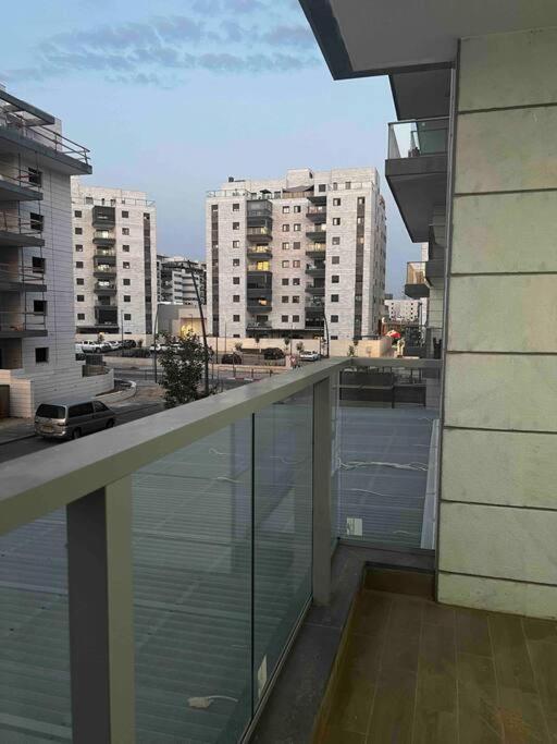 New Apt With A Big Balcony At Karmei Gat Qiryat Gat Exterior photo