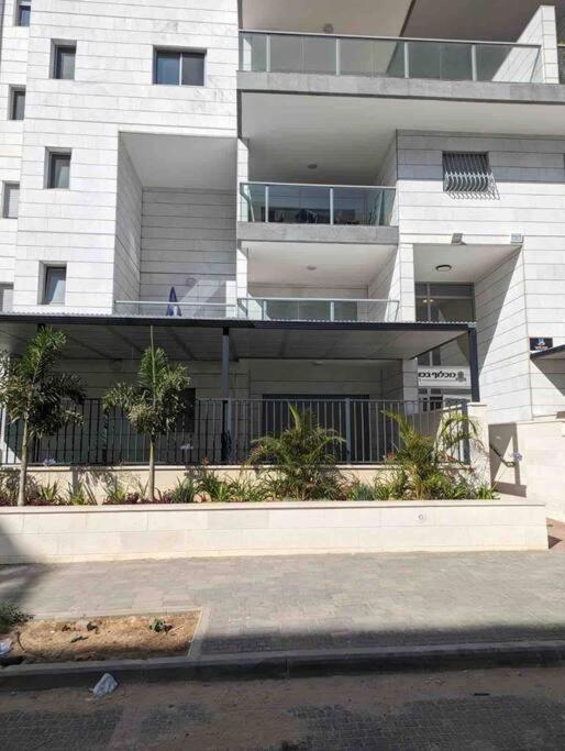 New Apt With A Big Balcony At Karmei Gat Qiryat Gat Exterior photo